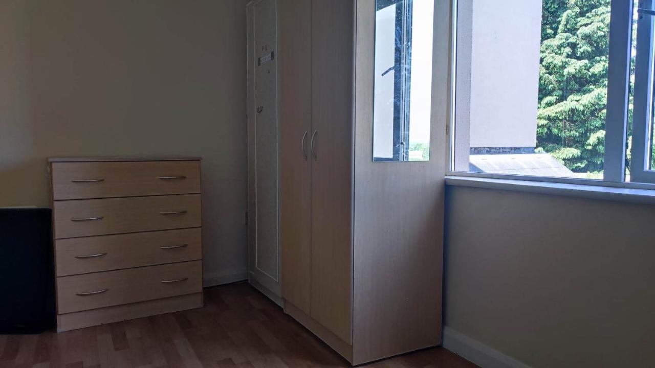 Budget-Friendly Self-Serve Lodging Голуэй Экстерьер фото